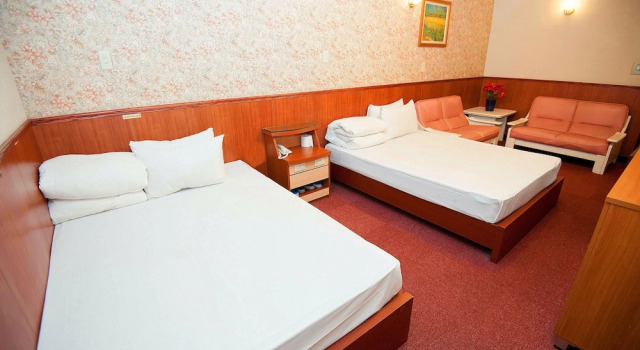 Четырёхместный номер Deluxe New May Flower Hotel