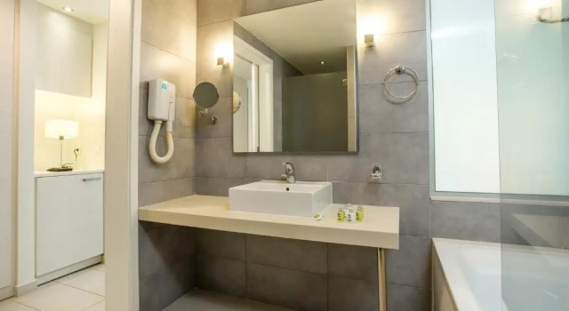 Полулюкс с видом на бассейн Lindos White Hotel & Suites