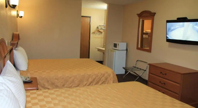 Четырёхместный номер Standard Eco-Lux Inn Norfolk