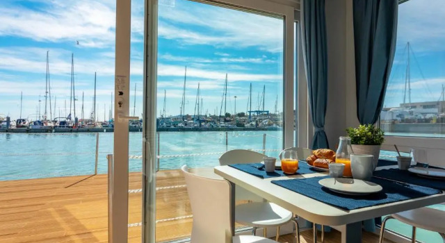AQUA RESORT GIULIANOVA - Houseboat, Varaa Lomakeskus Hotellit Abruzzo aamiaisella, Aamiainen