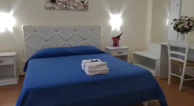 Aura Solis B&B, Book Bed and Breakfast Hoteller i Castrignano del Capo med pool, Swimmingpool