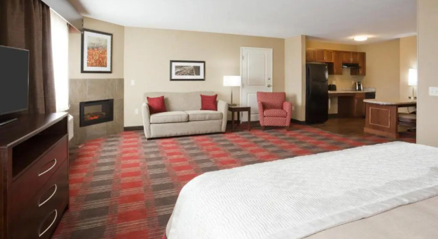 Студия Gateway Park Hotel and Suites