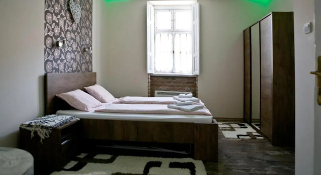 Gyulai 200 Éves Apartman, Book Lejlighed Hoteller i Bekes med morgenmad, Morgenmad