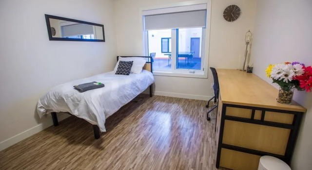 Stay With Ease Hospitality! 1 Bed 1 Bath, Book Lejlighed Lejligheder i Central Alberta, Lejlighed