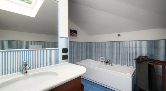 Апартаменты I D'A Charming Penthouse -Lake View