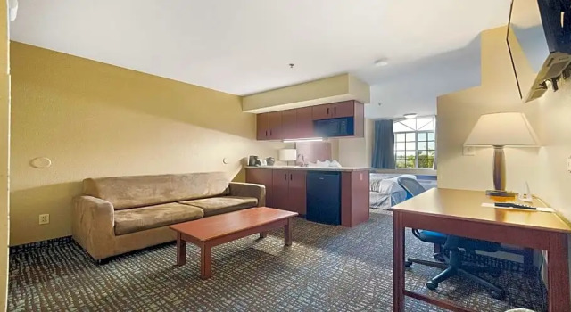 Люкс SureStay Plus Hotel by Best Western Rocklin