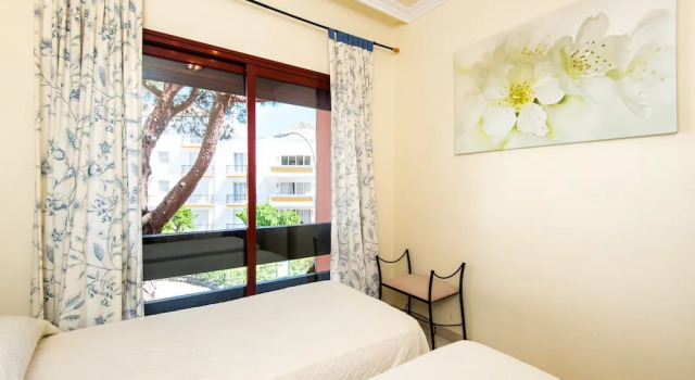 RentAndHomes Marbella Luxury Beach, Забронировать Отель Отели Марбелья с бассейном, рядом с Теннисный и спортивный клуб Don Carlos, Бассейн