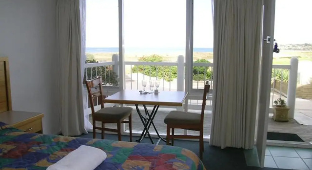 Двухместный номер Standard Цокольный этаж с балконом и с видом на океан A Great Ocean View Motel