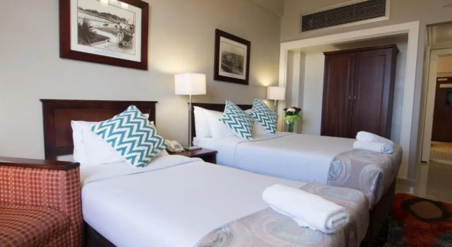 Трёхместный номер Standard Albany Hotel