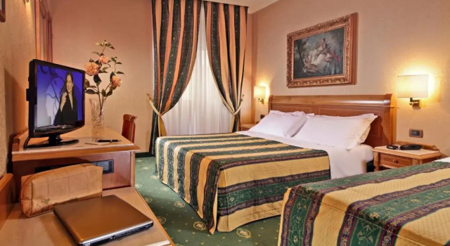Четырёхместный номер Standard Colonna Hotel