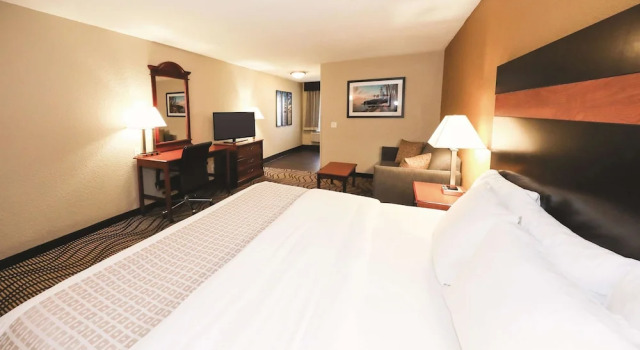 Двухместный номер Deluxe La Quinta Inn by Wyndham Sandusky near Cedar Point