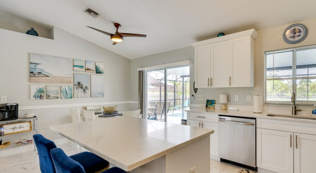 Коттедж 5 Mi to Shore: Gem w/ Pool & Yard in Cape Coral!