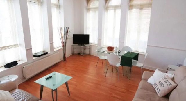 2-Bedroom West End Apartment, Забронировать Апартаменты/квартира Лондон Большой Лондон, рядом с Театр «Принц Эдуард»