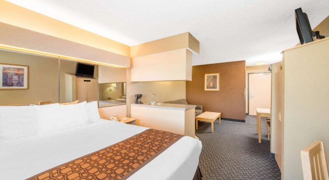Двухместный люкс Microtel Inn and Suites Independence