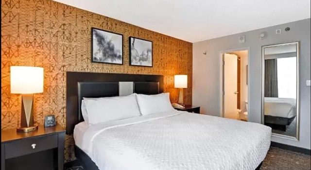 Двухместный люкс для гостей с ограниченными возможностями Corner Embassy Suites by Hilton Minneapolis Airport