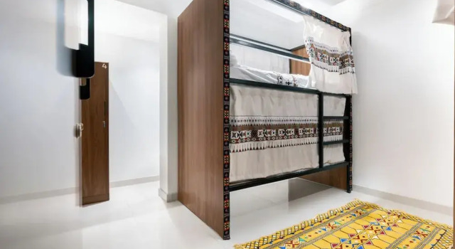 Кровать в общем номере (мужской номер) Sands Inn Hostel - City Center