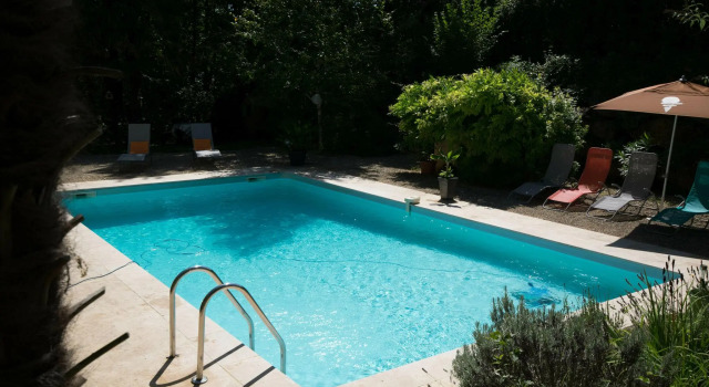 Cosy gite with secluded garden, private swimming pool in beautiful surroundings., Buchen Sie Hotel Saint-Martin-le-Redon Lot
