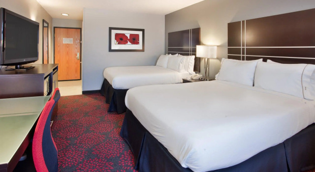 Четырёхместный номер Standard Holiday Inn Express Fremont by IHG