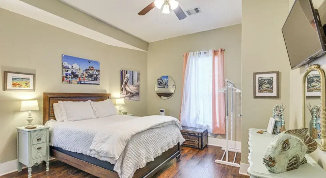 1/2 Mi to Seawall! Family Home w/ Furnished Patio, Varaa Lomakoti Mökit kohteessa Houston, Mökki