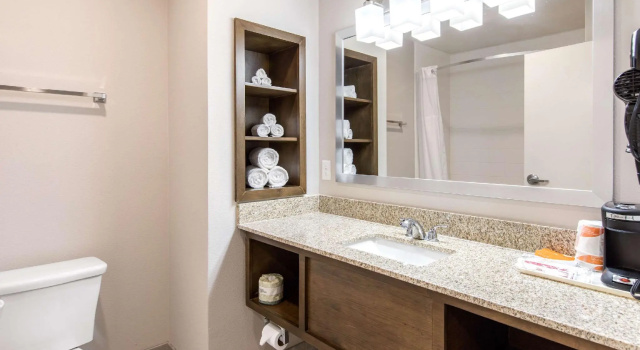 Четырёхместный номер Standard Quality Inn & Suites Carlsbad Caverns Area