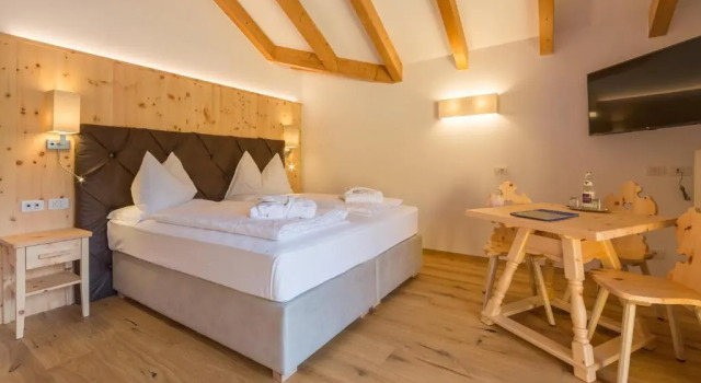 Hotel Villa Stefania, Забронировать Вилла Отели в центре Сан-Кандидо, в центре, Парковка