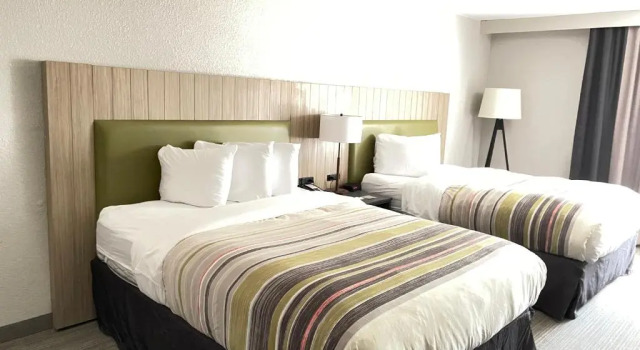 Четырёхместный люкс c 1 комнатой Country Inn & Suites by Radisson, Greenville, NC
