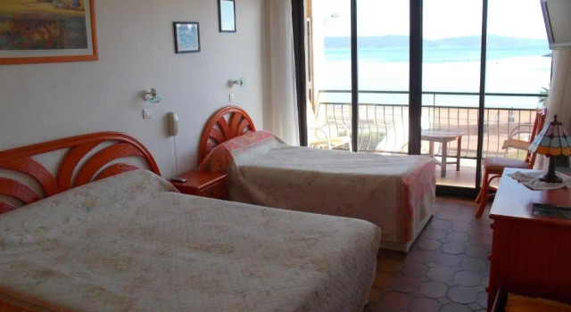 Трёхместный номер Standard с видом на море Hôtel Les Alizés