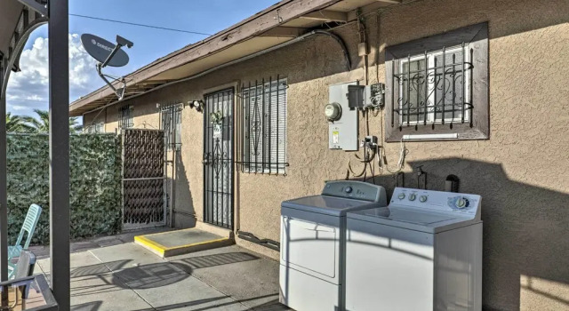 North Las Vegas Hideaway w/ Grill < 10 Mi to Strip, Забронировать Отель Отели Норт-Лас-Вегаса 3 звезды, 3*