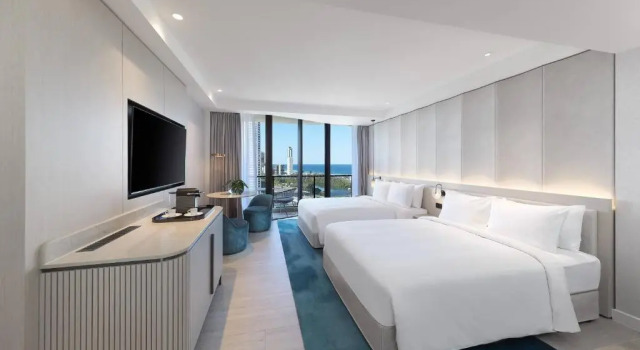 Четырёхместный номер Standard с балконом и с видом на океан JW Marriott Gold Coast Resort & Spa