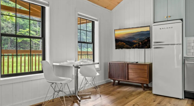 Gburg Pet-friendly Studio Cabin 5 Firepit Games