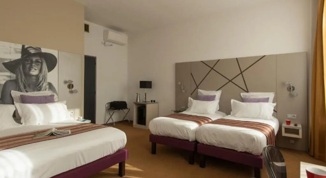 Семейный номер Standard Hôtel Arles Plaza