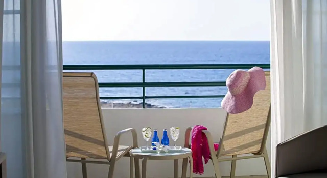 Номер Standard с видом на море Louis Imperial Beach