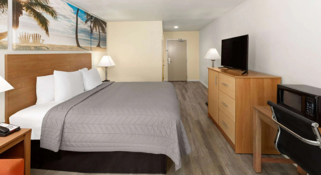 Days Inn by Wyndham Biloxi Beach