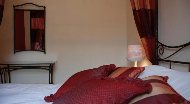Les Epices Curiens, Book Hotel Hoteller i Meuse med parkering, Parkering