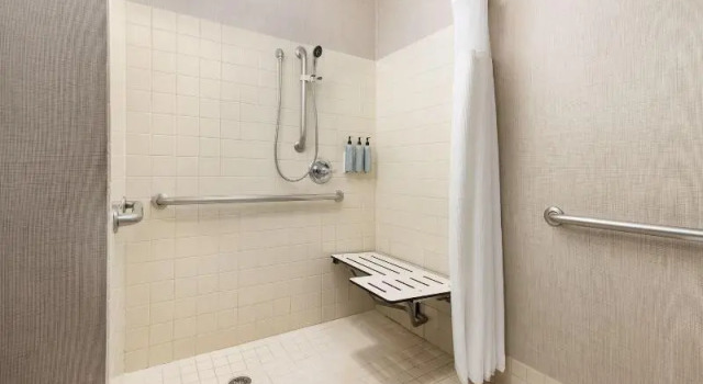 Двухместный люкс Courtyard by Marriott Potomac Mills Woodbridge