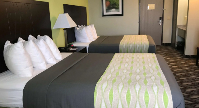 Четырёхместный номер Standard Best Western Mt. Vernon Inn