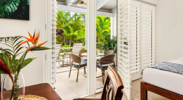 Четырёхместный номер Standard с красивым видом из окна Islander Resort