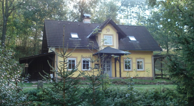 Charming Holiday Home in Rudnik With Garden, Забронировать Отель Отели Краловеградецкий края с парковкой, Парковка