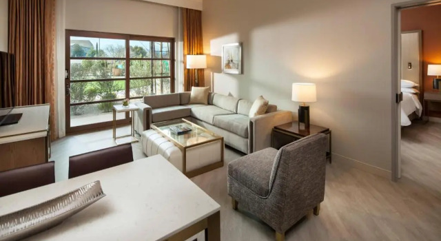 Двухместный номер Standard Sheraton Redding Hotel at the Sundial Bridge