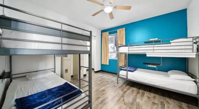 Кровать в общем номере (женский номер) Samesun Hollywood Hotel & Hostel