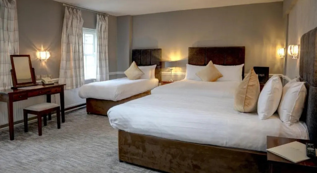 Четырёхместный семейный номер Standard The Regency Hotel