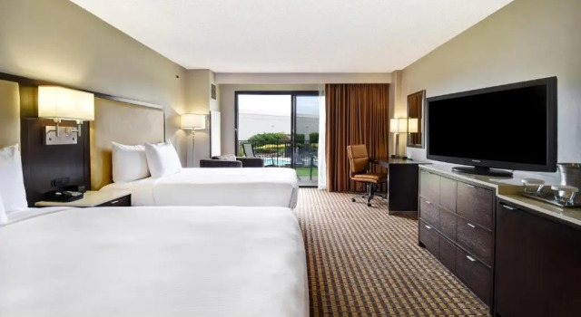 Четырёхместный номер Deluxe DoubleTree by Hilton Pleasanton at The Club