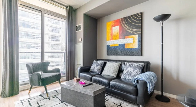Newly Designed 1BR Executive Suite Great Location, Забронировать Отель Торонто Greater Toronto Area, рядом с Театр Принцесса Уэльса