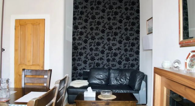 Beautiful 2 Bedroom Flat in Leith, Забронировать Отель Отели Эдинбурга 3 звезды, рядом с City Observatory, 3*