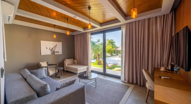 Трёхместный номер Deluxe Moyo Beach Hotel