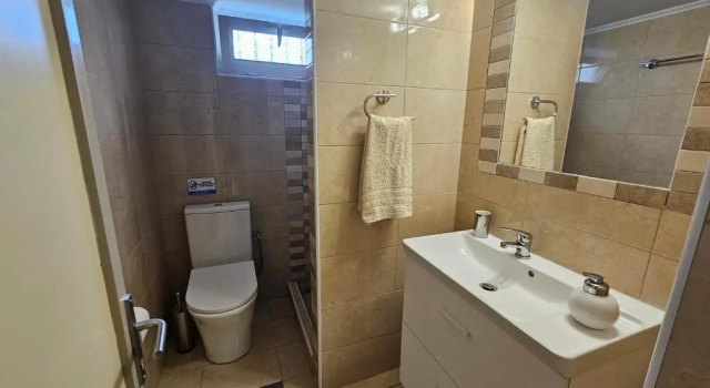 Апартаменты Christa's Home near ATH Airport