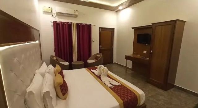Corbett Milestone Resort, Rezervovat Lázně / Resort Nainital Uttarakhand