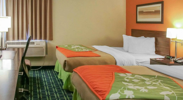 Standardowy czteroosobowy pokój Econo Lodge Winnipeg South