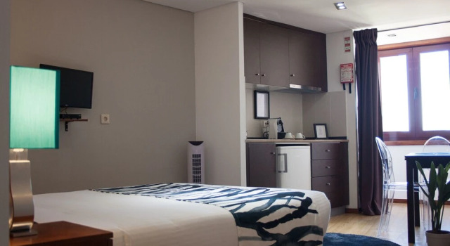 Люкс c 1 комнатой с балконом и с видом на город Nations Porto - Studios & Suites