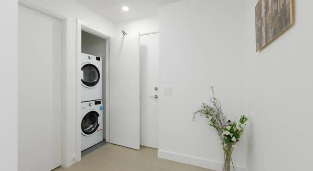 Апартаменты Cozy 2-bedroom condo in Vancouver